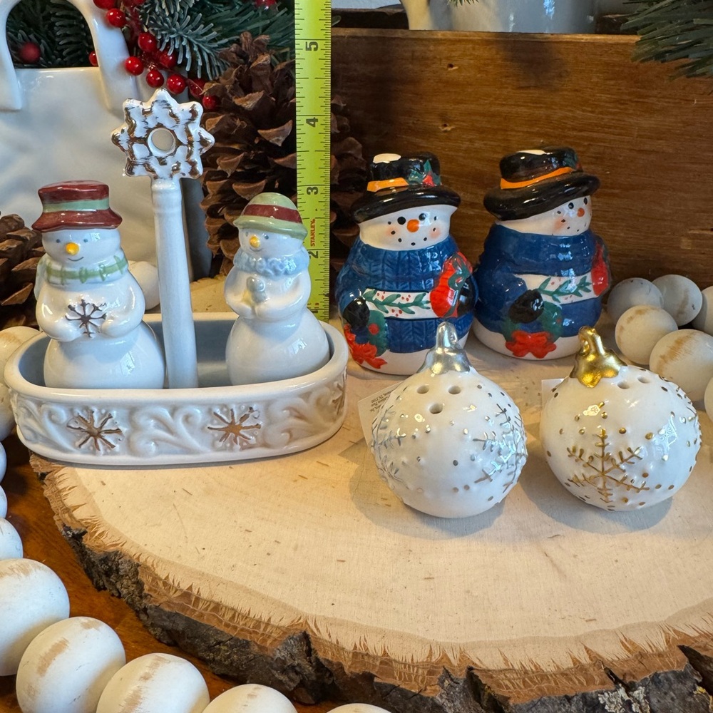 Festive Snowman Salt and Pepper Shaker Sets - Picture 10 of 11